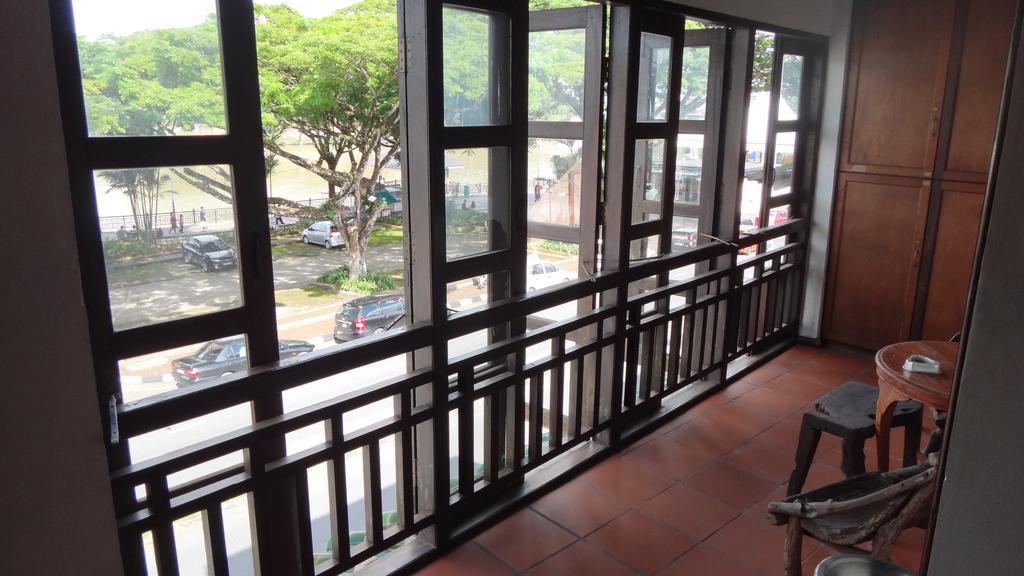 Kuching Waterfront Lodge Exterior photo