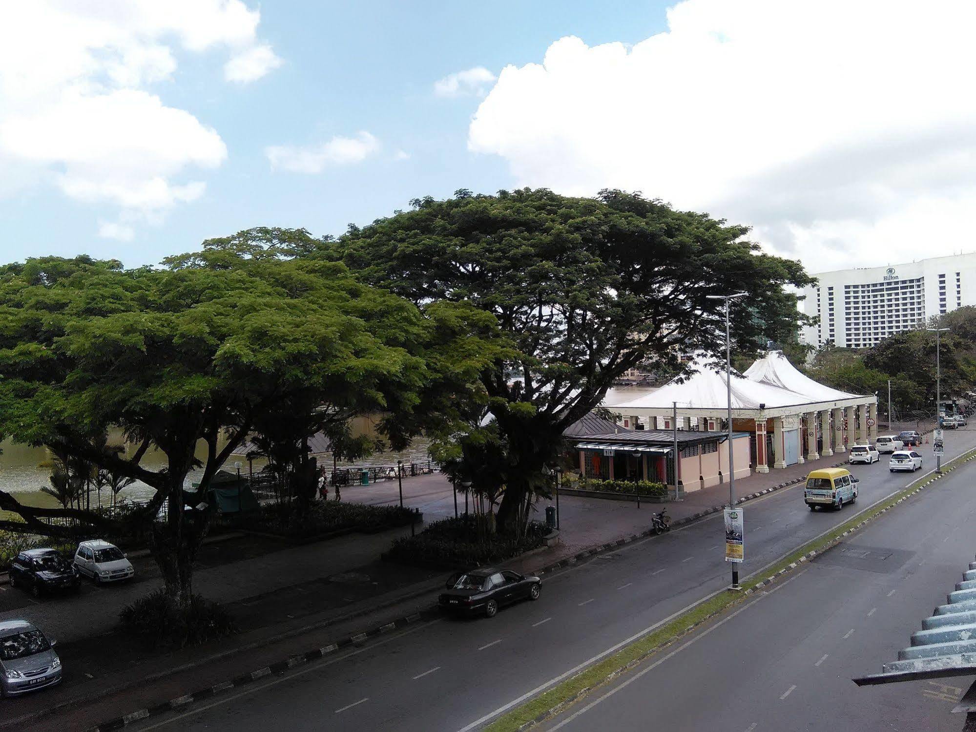 Kuching Waterfront Lodge Exterior photo